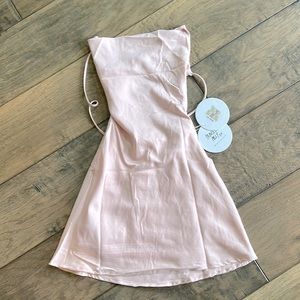 Great light pink party dress!